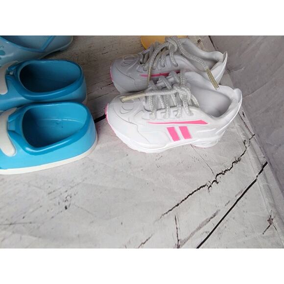 Lot 7 Pairs Shoes For 18in Dolls Battat Sandles Rain Boots Sneakers Flats - Picture 4 of 9